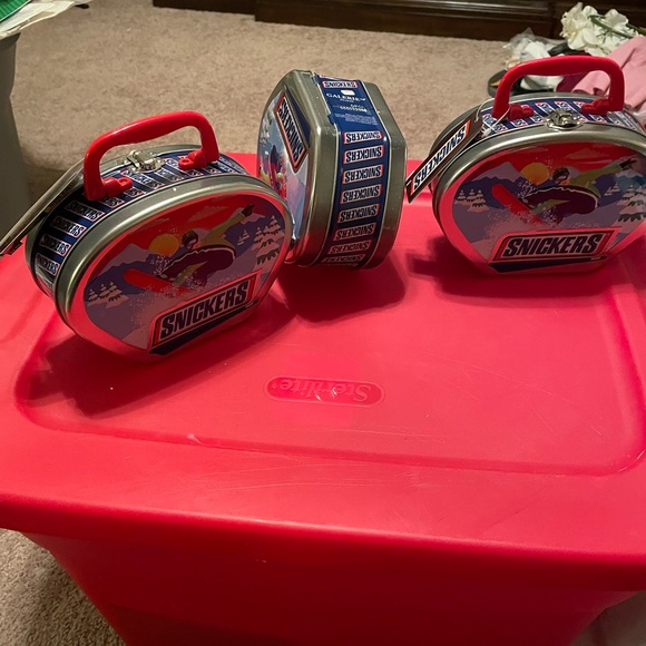 NWT Collectible 2003 Snickers Candy Advertising Tin with handle & clasp to close - Picture 8 of 9